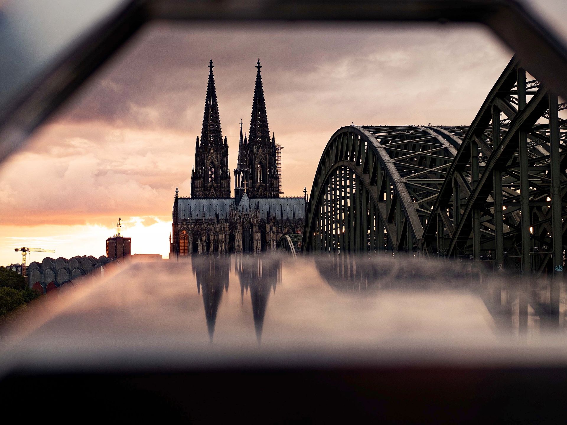 De Keulse Dom gezien vanaf de Hohenzollernbrug over de Rijn