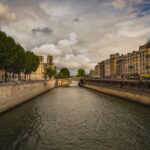 De Seine in hartje Parijs met de Notre-Dame op de achtergrond