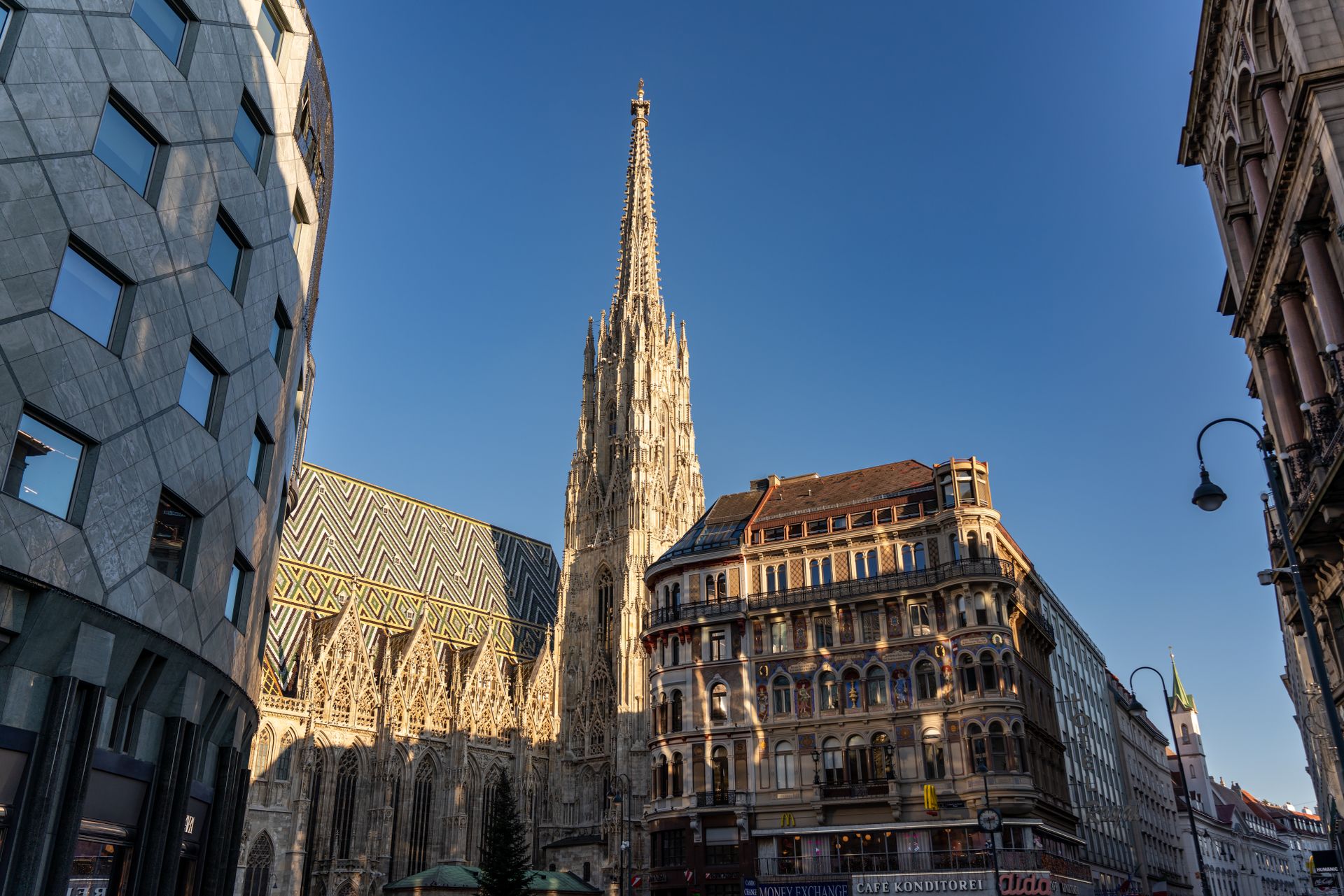 Daken van de Weense binnenstad met de Stephansdom